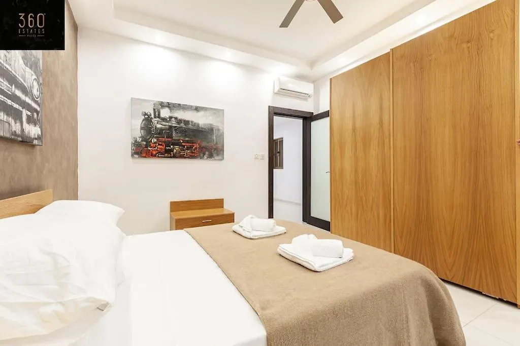 Seafront 4Br Apt With Mesmerising Balcony & Views By 360 Estates Sliema Apartment