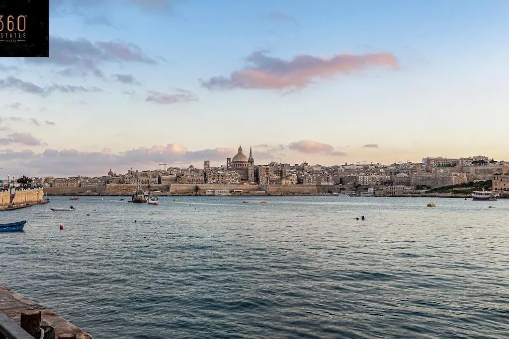 Apartment Seafront 4Br Apt With Mesmerising Balcony & Views By 360 Estates Sliema