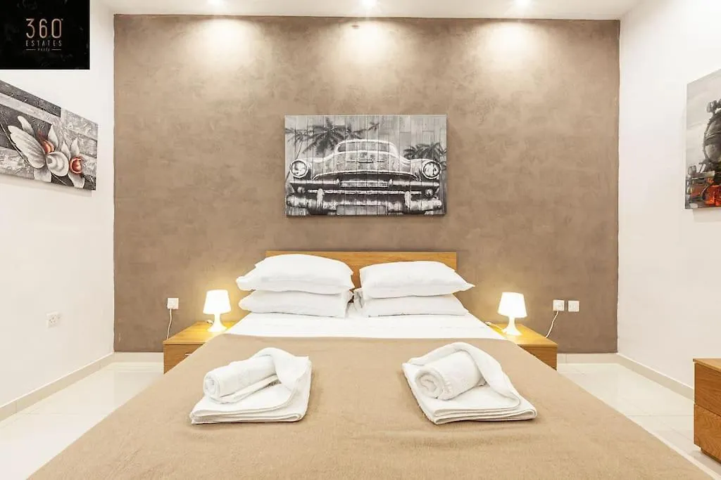 Seafront 4Br Apt With Mesmerising Balcony & Views By 360 Estates Sliema Malta