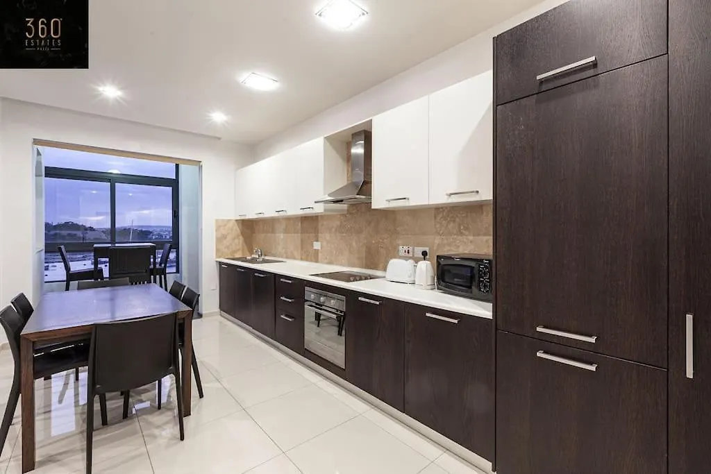 Seafront 4Br Apt With Mesmerising Balcony & Views By 360 Estates Sliema