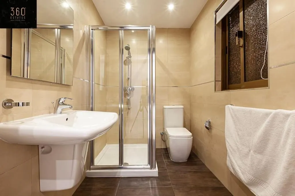 Apartment Seafront 4Br Apt With Mesmerising Balcony & Views By 360 Estates Sliema