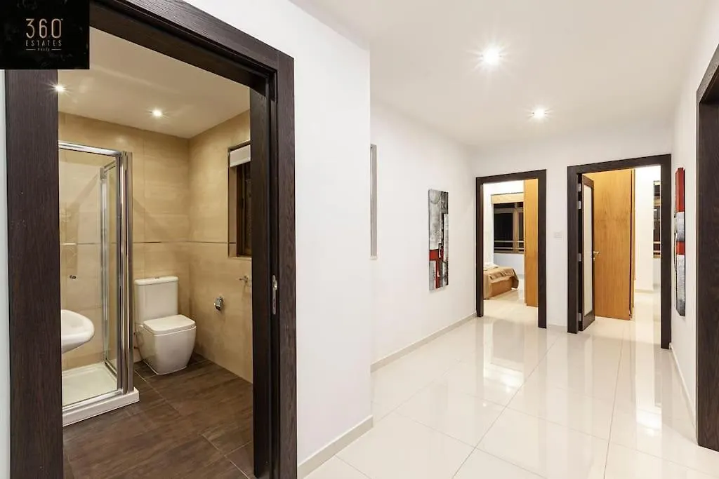 Seafront 4Br Apt With Mesmerising Balcony & Views By 360 Estates Sliema Malta